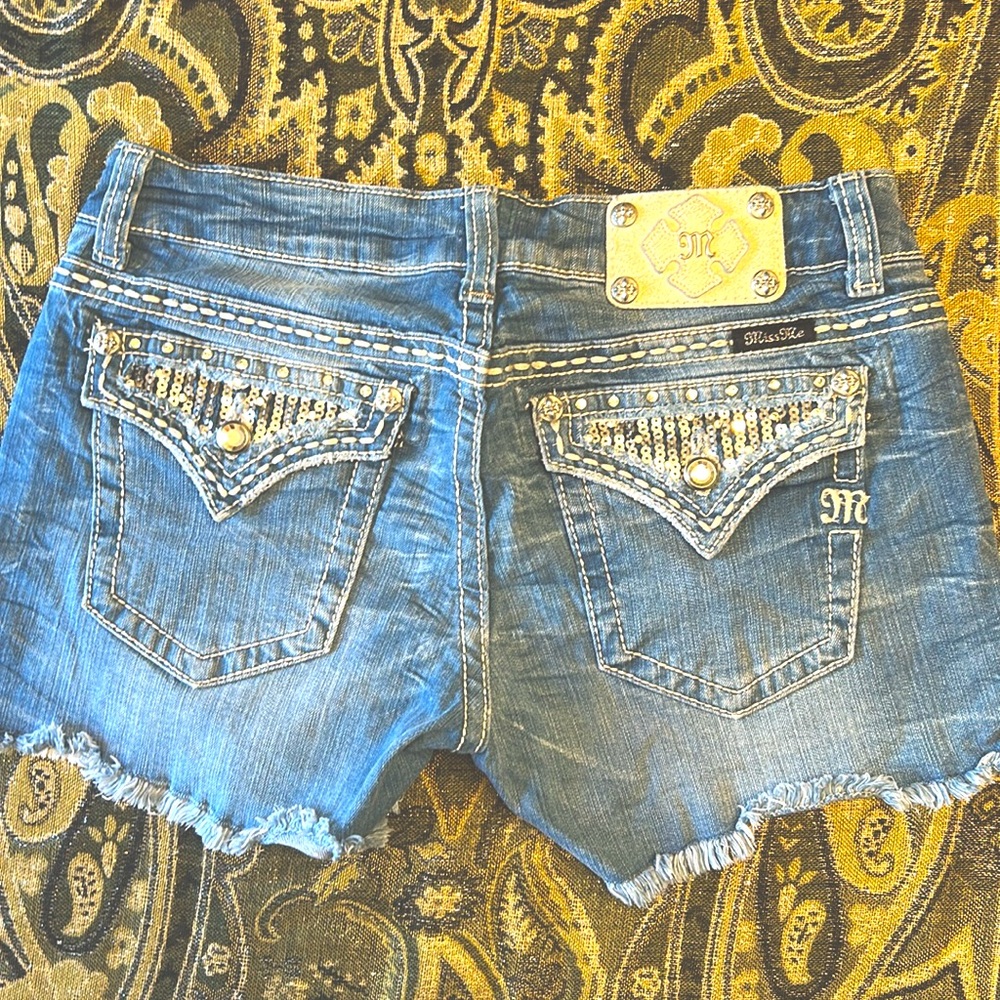 Miss Me NWOT 30 Stars & stripes Blue Jeans shorts with Distressed Vintage Look - Picture 8 of 15